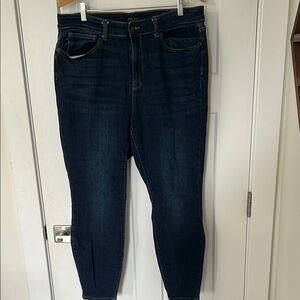 Judy Blue Ankle Cropped Blue Jeans